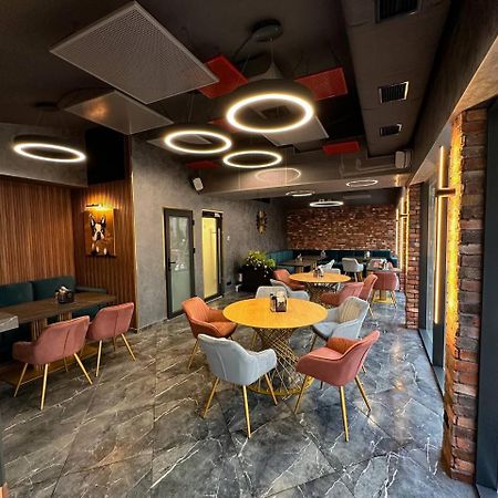 Vila Bomond Hotel Edinet ภายนอก รูปภาพ
